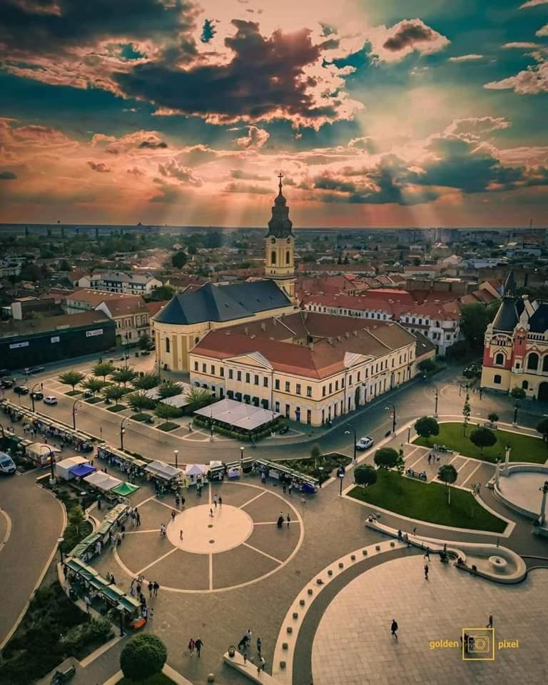 Piata Unirii - Yulia's Ultra-central Retreat Oradea