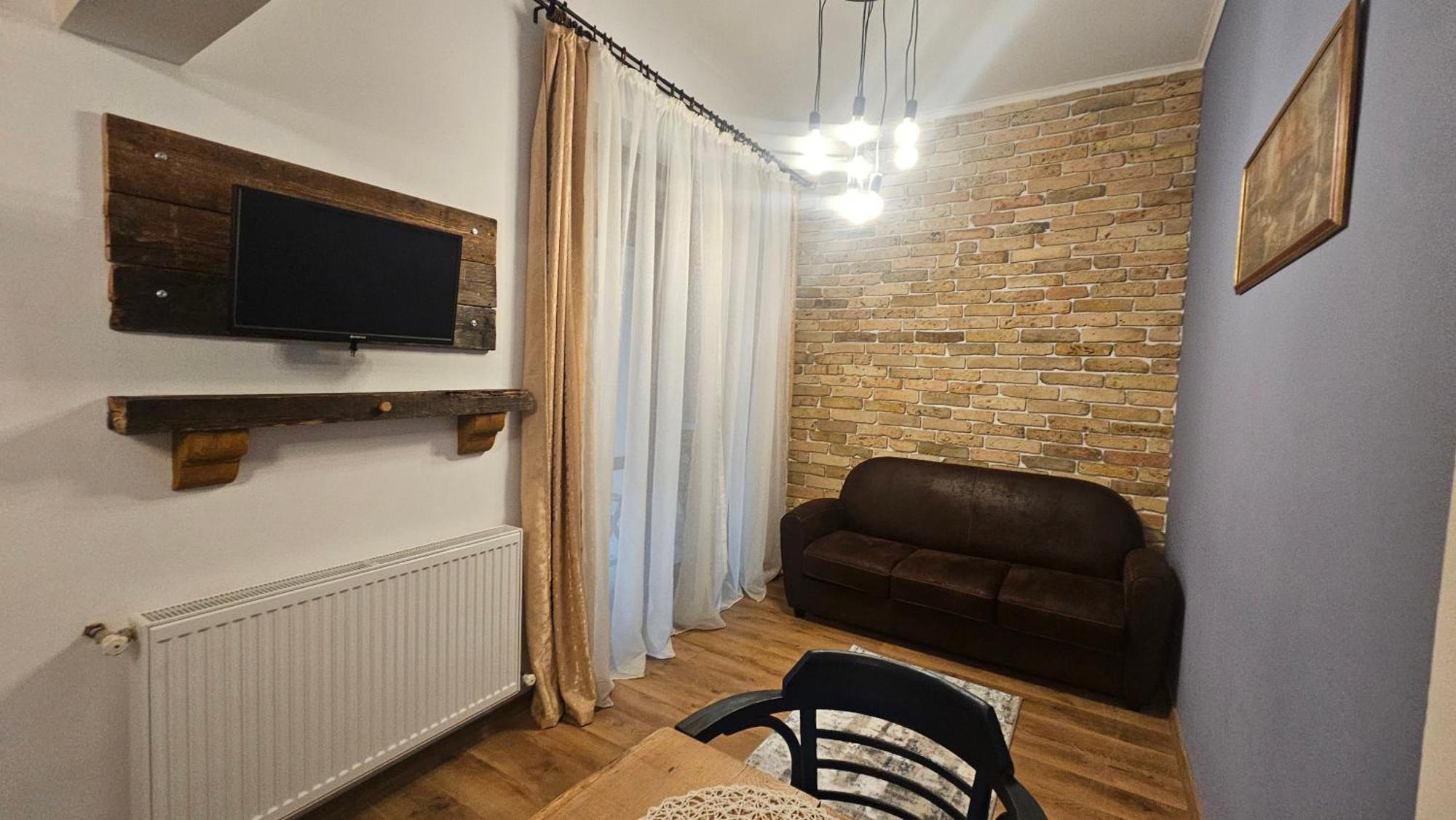 Piata Unirii - Yulia's Ultra-central Retreat Oradea