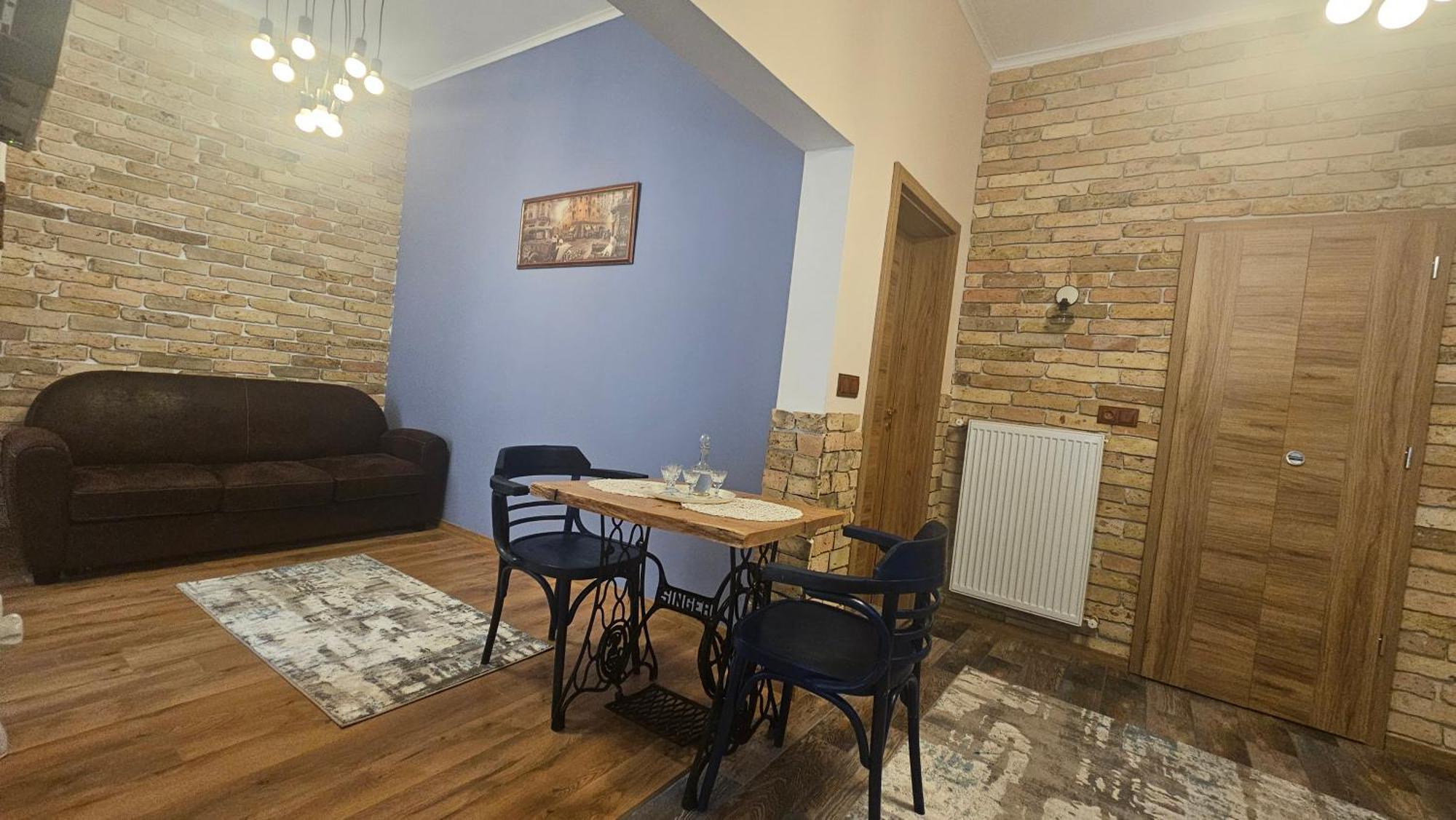 Piata Unirii - Yulia's Ultra-central Retreat * Oradea